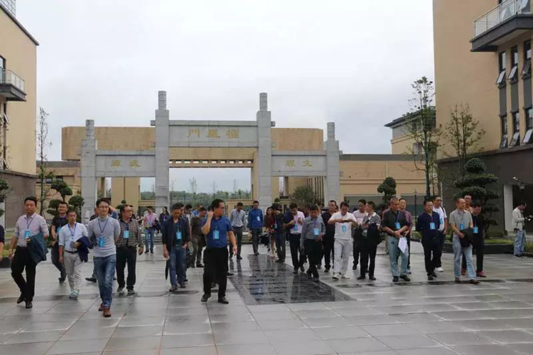 自貢衡中|62名校長來?？疾煊^摩